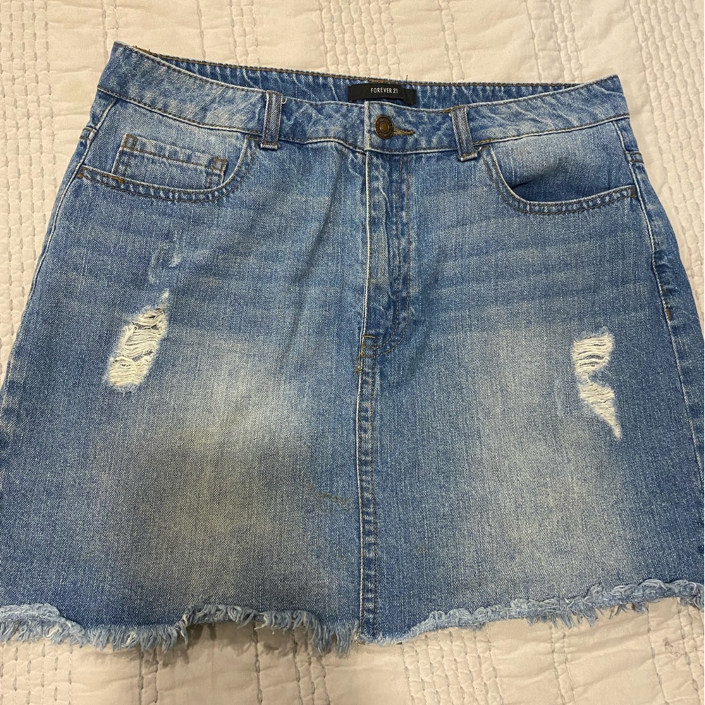 Sold on Curtay 👗Forever 21 denim skirt
